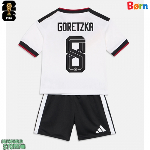 Tyskland Leon Goretzka #8 Replika Babytøj Hjemmebanesæt Børn VM 2026 Kortærmet (+ Korte bukser)